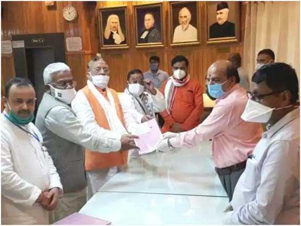 भाजपा प्रत्याशी सैयद जफर इस्लाम का नामांकन पत्र दाखिल